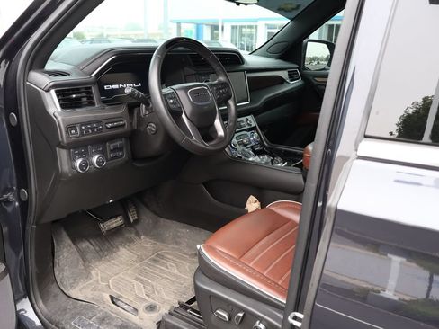 Used 2024 GMC Yukon Denali Ultimate w/ LPO, Floor Liner Package AWD/4WD image 11