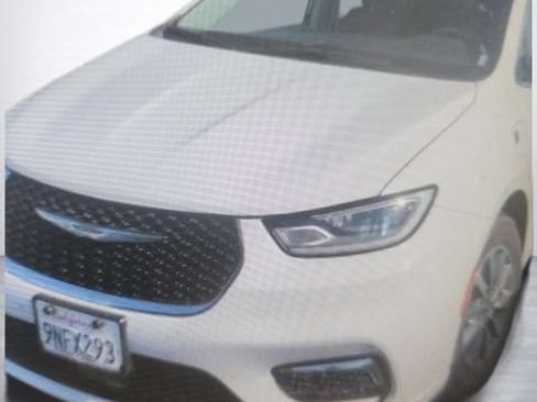 Used 2024 Chrysler Pacifica Limited FWD image 7