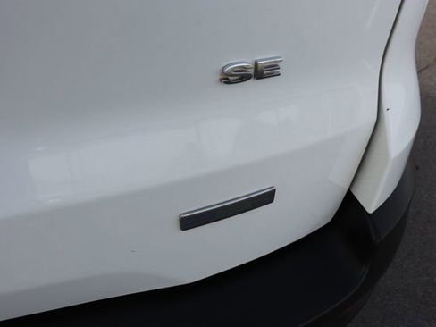 Used 2019 Ford EcoSport SE w/ SE Convenience Package image 8