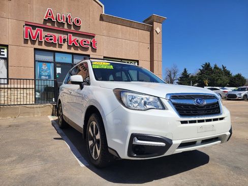 Used 2017 Subaru Forester 2.5i Premium w/ Popular Package #2A AWD/4WD image 3