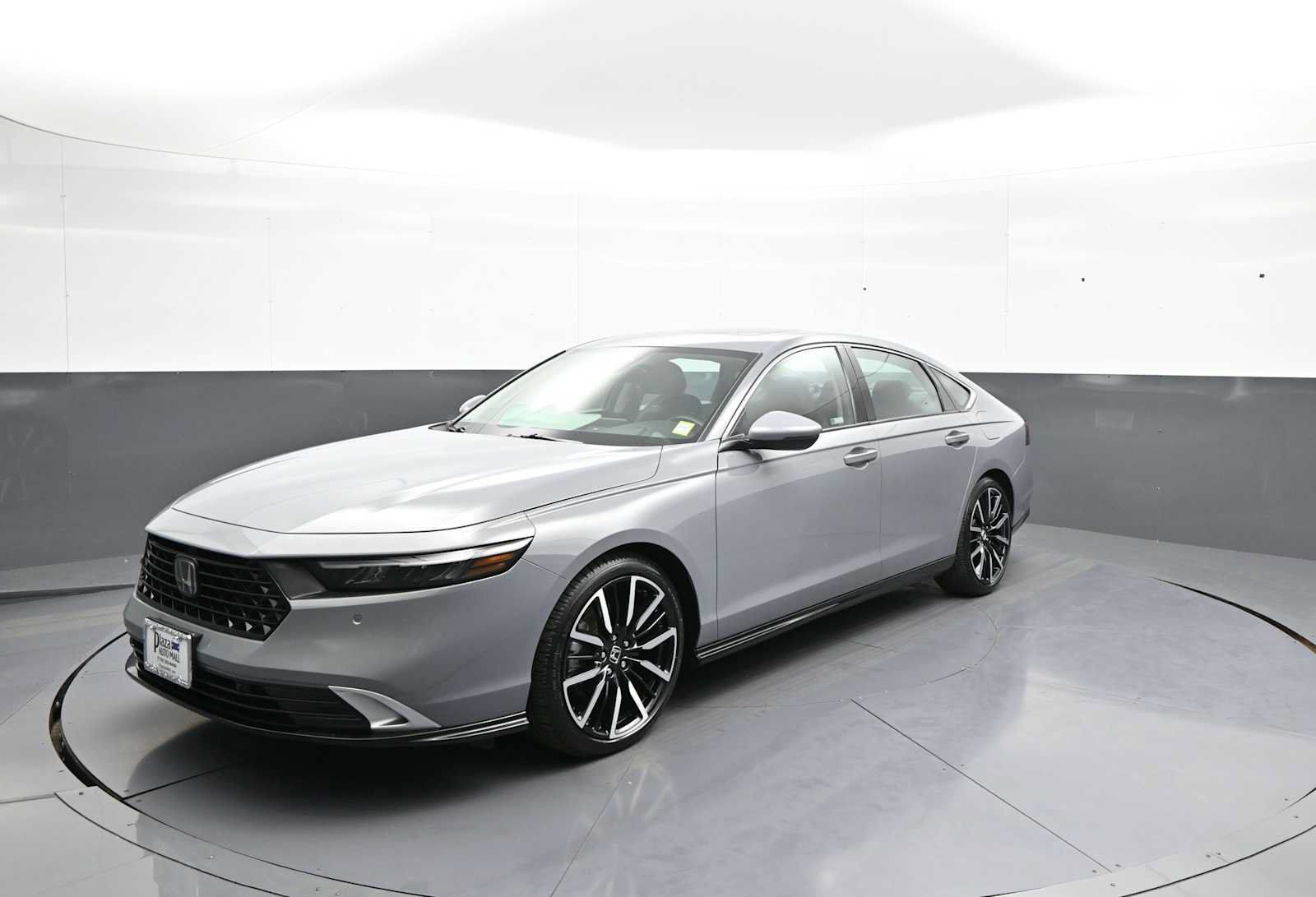 Used 2023 Honda Accord Touring image 1