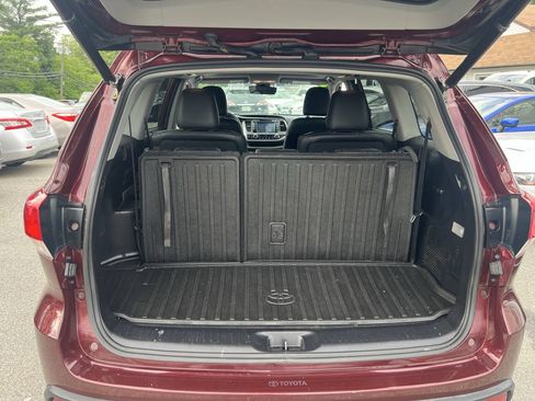 Used 2018 Toyota Highlander XLE AWD/4WD image 17