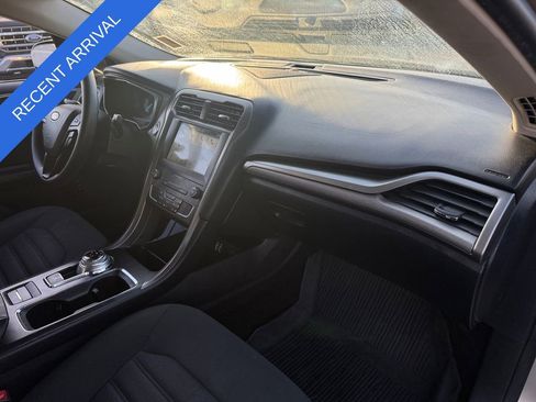 Used 2019 Ford Fusion SE image 17
