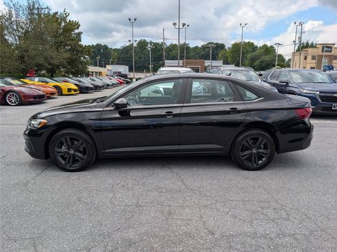 Used 2024 Volkswagen Jetta SE w/ Panoramic Sunroof Package FWD image 2