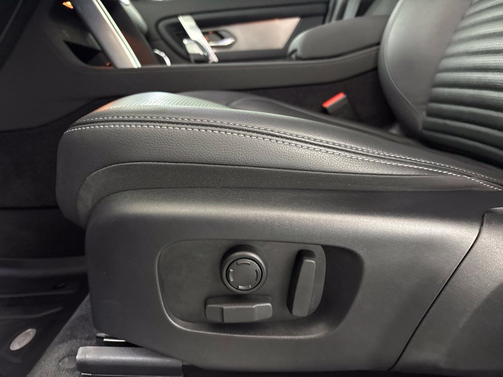 Used 2025 Land Rover Discovery Sport Dynamic SE AWD/4WD image 25