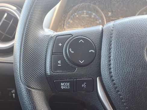 Used 2018 Toyota RAV4 LE FWD image 14