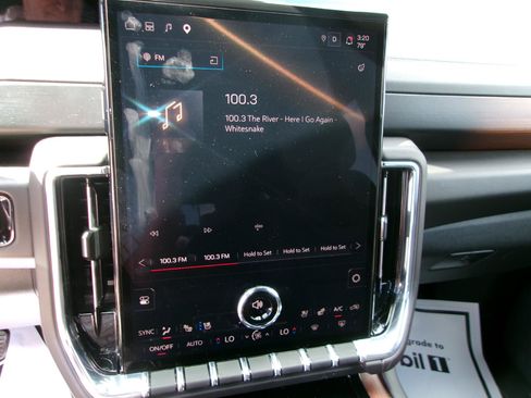 Certified 2025 GMC Yukon Denali AWD/4WD image 13