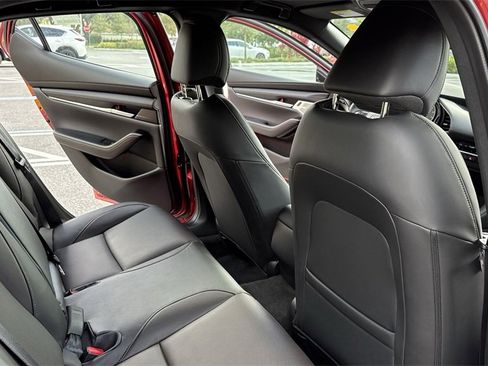 New 2026 MAZDA MAZDA3 Hatchback w/Premium Plus Pkg image 34