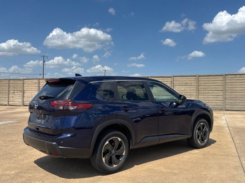 Used 2025 Nissan Rogue SV FWD image 22