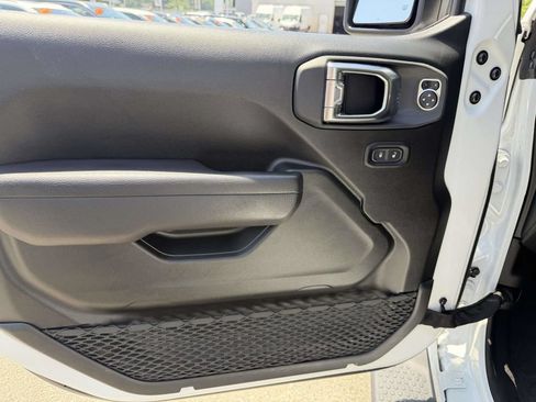 Used 2025 Jeep Wrangler Unlimited Sport AWD/4WD image 25