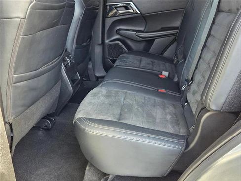 Used 2022 Mitsubishi Outlander SE image 19