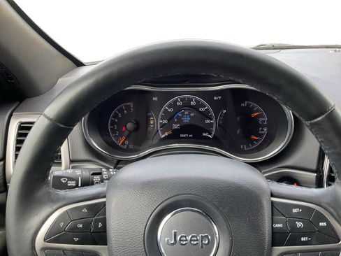 Used 2019 Jeep Grand Cherokee Altitude RWD image 12