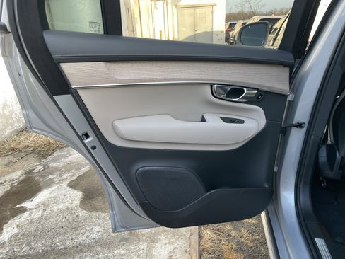 Used 2025 Volvo XC90 B6 Plus image 27