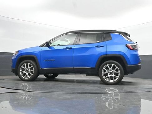 Used 2025 Jeep Compass Limited AWD/4WD image 29