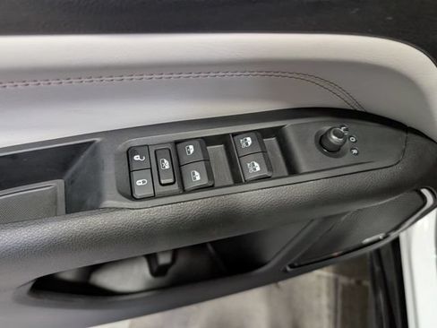 Used 2025 Jeep Compass Limited w/ Elite Group AWD/4WD image 14