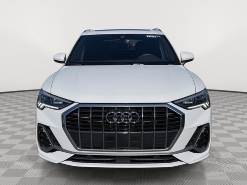 Used 2023 Audi Q3 2.0T Premium w/ Convenience Package image 2