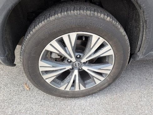 Used 2023 Nissan Rogue SV image 9