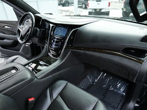 Used 2020 Cadillac Escalade Platinum image 35
