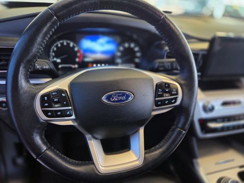 Used 2021 Ford Explorer XLT w/ Equipment Group 202A AWD/4WD image 43