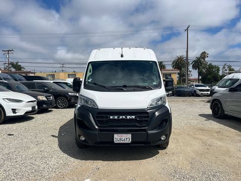 Used 2024 RAM ProMaster 2500 w/ Convenience Group FWD image 2