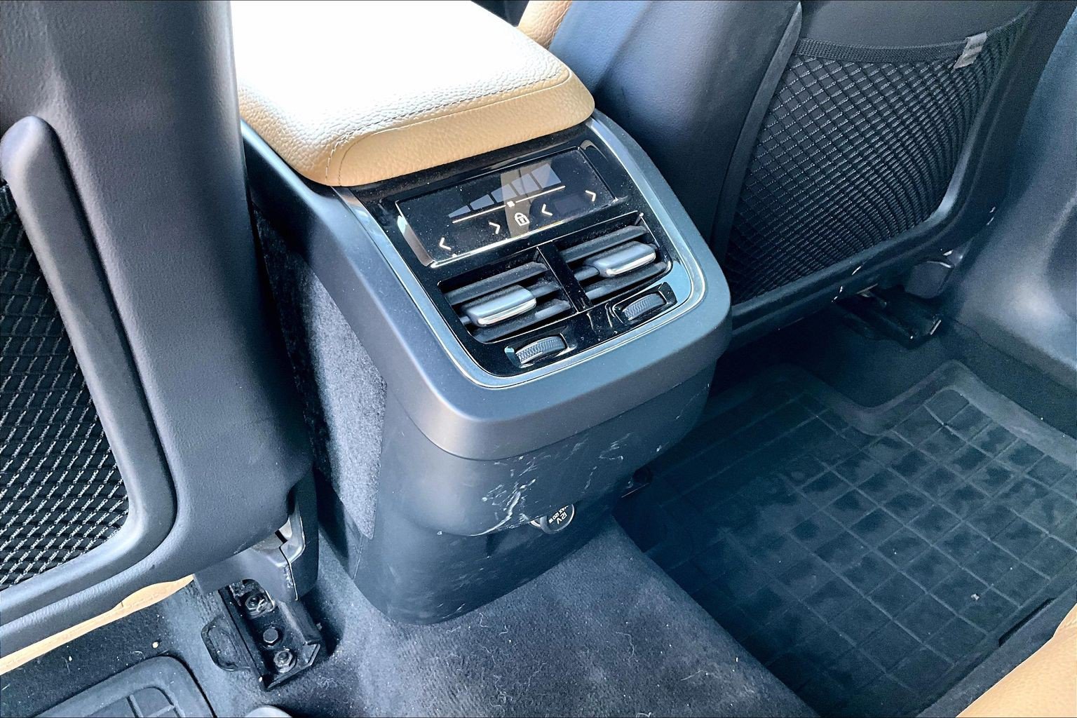 Used 2019 Volvo XC60 T5 Inscription w/ Protection Package Premier FWD image 22