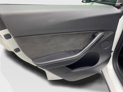 Used 2022 Tesla Model Y Performance image 37