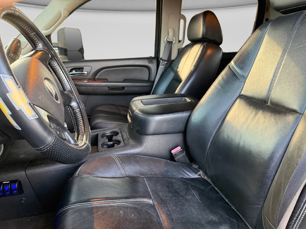 Used 2008 Chevrolet Silverado 2500 LTZ w/ Safety Package AWD/4WD image 19
