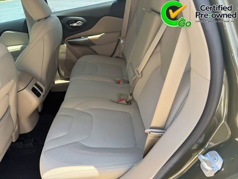Certified 2019 Jeep Cherokee Latitude w/ Popular Appearance Group FWD image 32