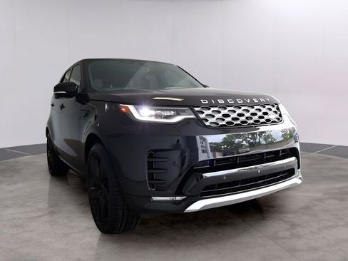 Used 2025 Land Rover Discovery Metropolitan Edition image 6