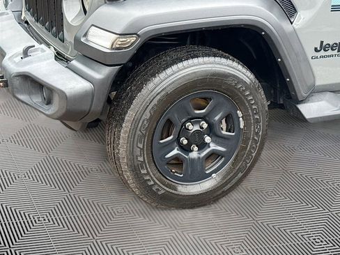 Used 2022 Jeep Gladiator Sport image 35