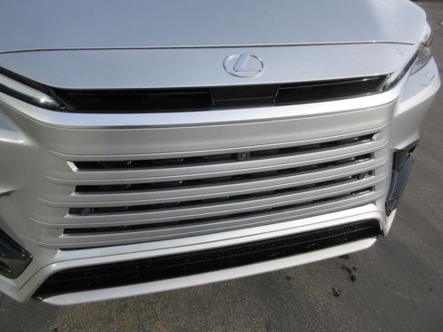 New 2025 Lexus TX 500h AWD image 12