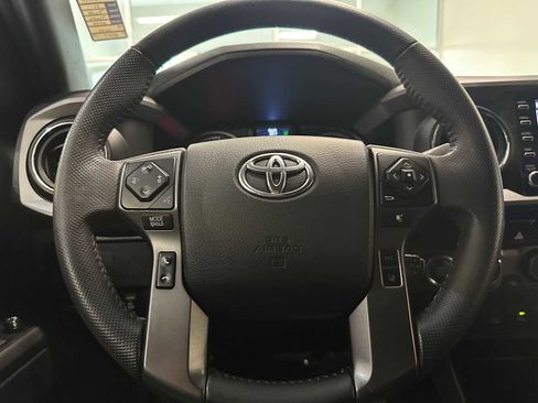 Certified 2021 Toyota Tacoma TRD Off-Road w/ TRD Premium Off Road Package AWD/4WD image 11
