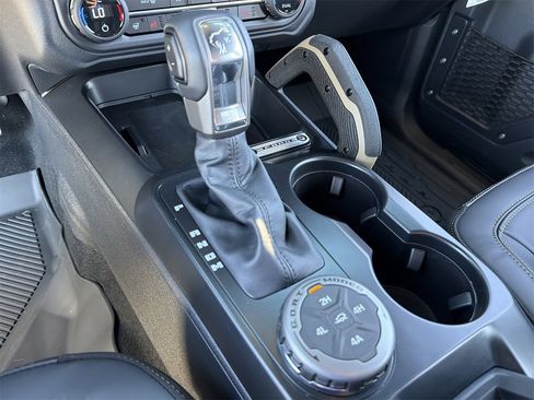 New 2025 Ford Bronco Badlands image 14