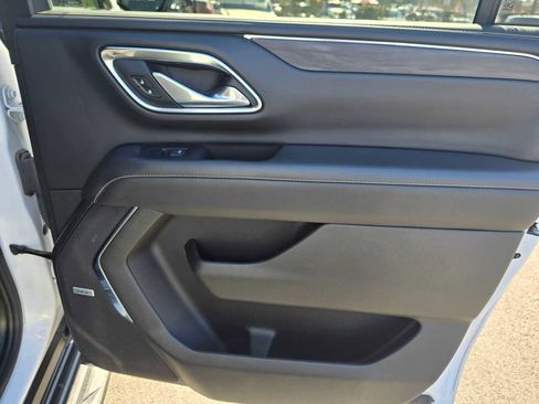 Used 2024 GMC Yukon XL SLT image 13