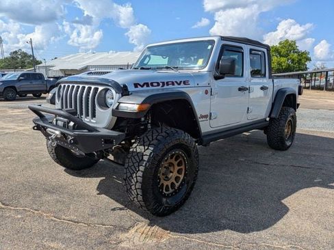 Used 2022 Jeep Gladiator Mojave w/ Trailer Tow Package AWD/4WD image 8