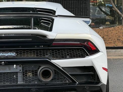 Used 2021 Lamborghini Huracan EVO RWD image 16