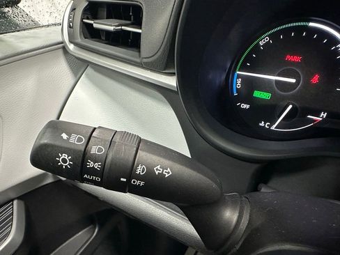 Used 2025 Toyota Sienna XLE AWD/4WD image 21