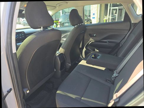 Used 2025 Hyundai Kona SE FWD image 10