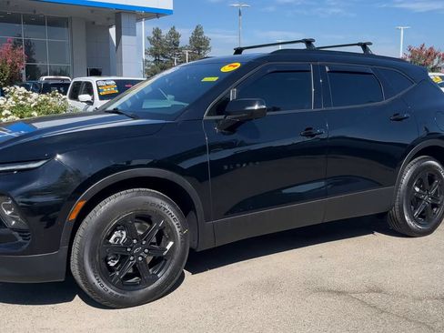 Used 2024 Chevrolet Blazer LT w/ Sound & Technology Package AWD/4WD image 3
