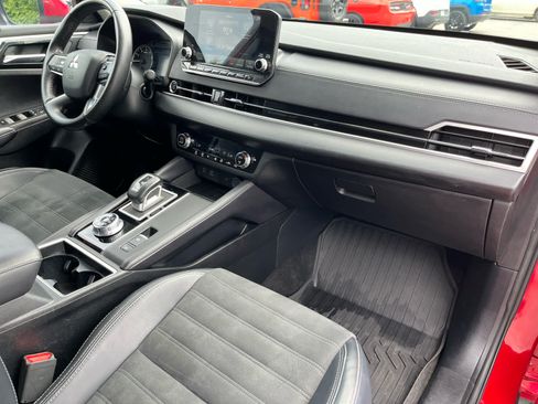Used 2024 Mitsubishi Outlander SE AWD/4WD image 37