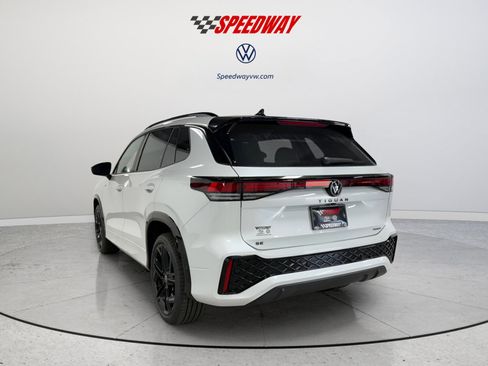 Used 2025 Volkswagen Tiguan SE R-Line AWD/4WD image 5
