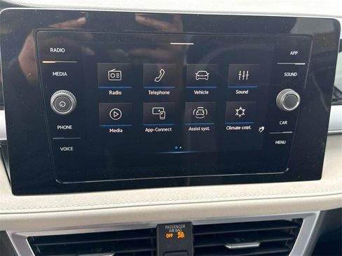 New 2025 Volkswagen Taos SE FWD image 21