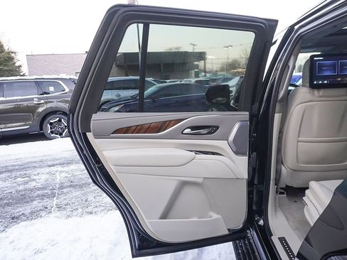 Used 2024 Cadillac Escalade Sport Platinum image 32