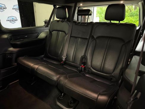 Used 2024 Jeep Wagoneer L Series II AWD/4WD image 21