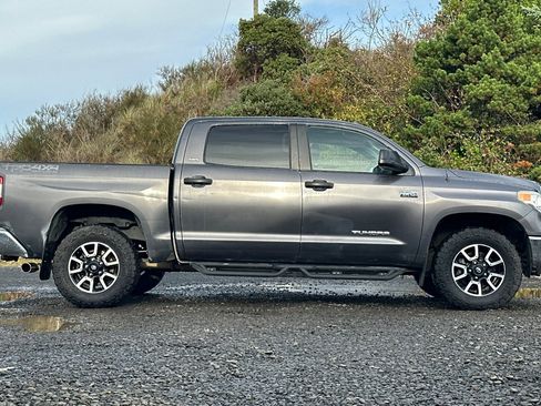 Used 2017 Toyota Tundra SR5 image 3