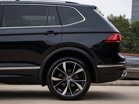 Used 2023 Volkswagen Tiguan SEL R-Line AWD/4WD image 4