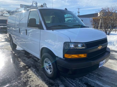 Used 2025 Chevrolet Express 2500 Extended w/ Communications Package image 3