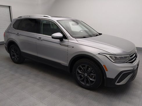 Used 2022 Volkswagen Tiguan SE w/ Panoramic Sunroof Package image 11