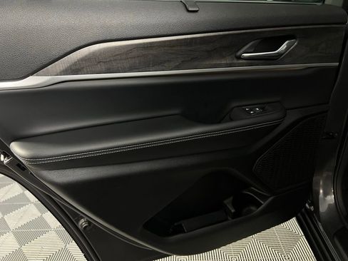 Used 2024 Jeep Grand Cherokee L Limited w/ Luxury Tech Group II image 28