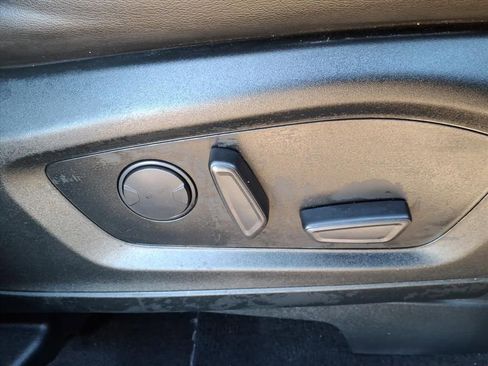 Certified 2022 Ford Explorer XLT w/ Equipment Group 202A image 7